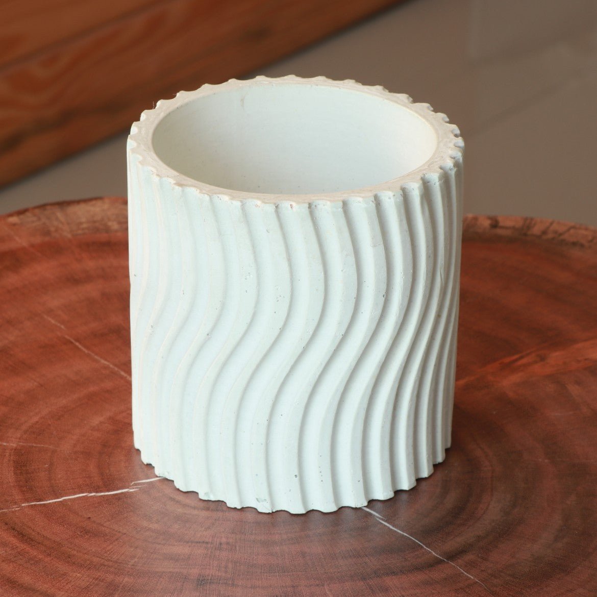 Minimalist White Concrete Planter – Modern Indoor & Outdoor Pot - LuvihCreteMinimalist White Concrete Planter – Modern Indoor & Outdoor Pot - LuvihCrete